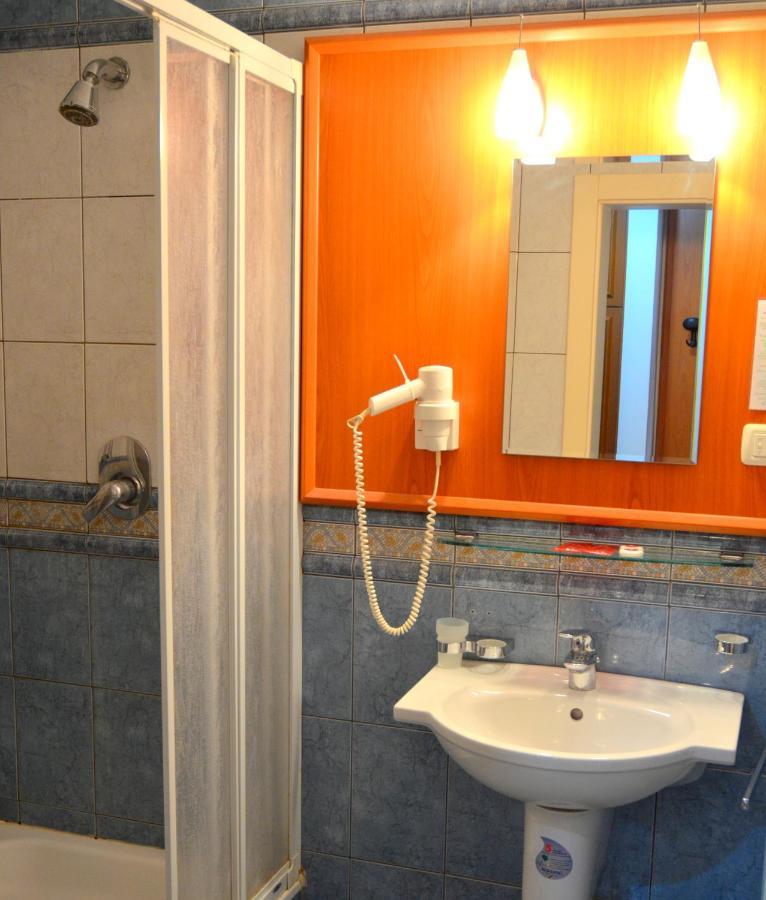 Hotel Iadolina Стана де Вале Екстериор снимка