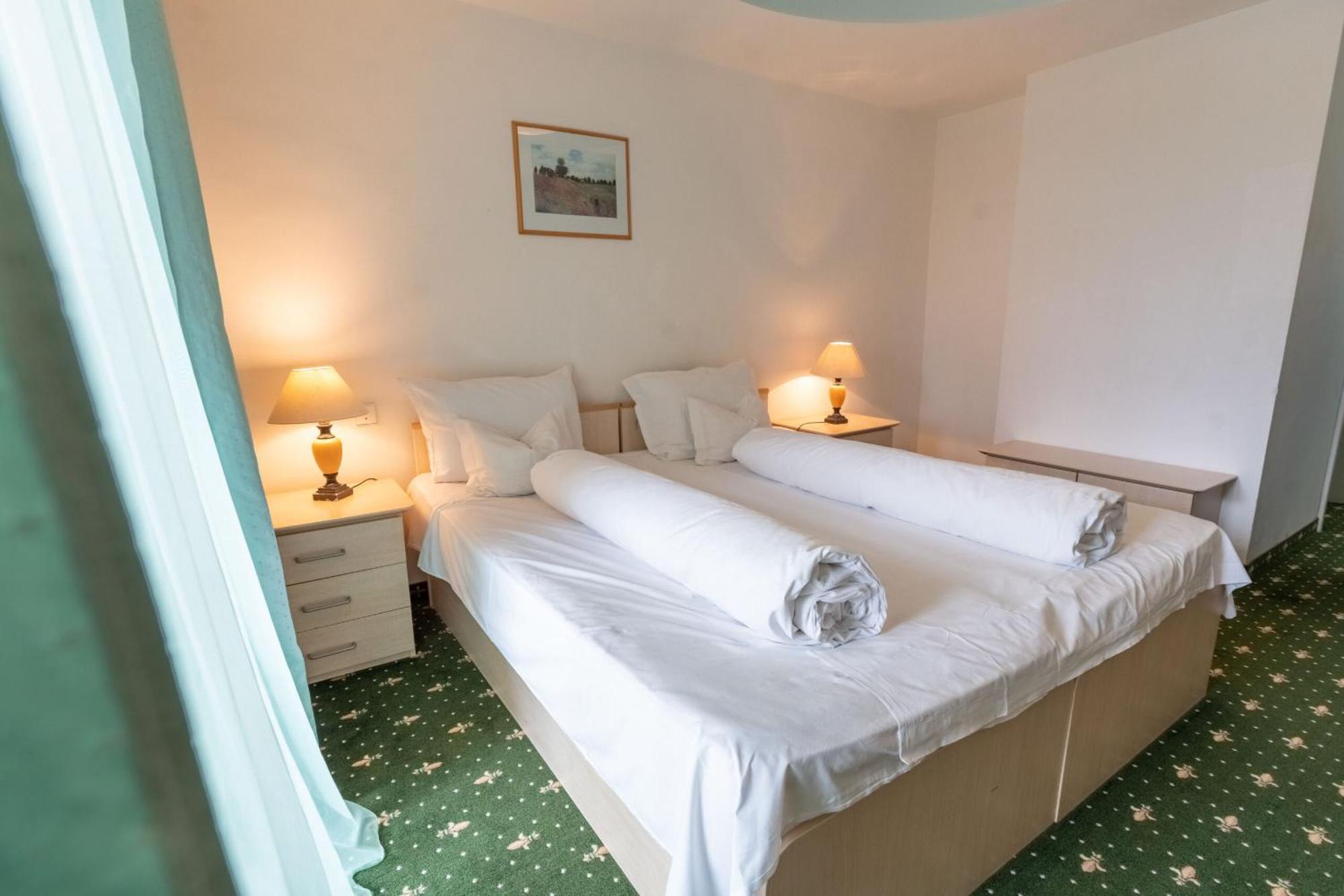 Hotel Iadolina Стана де Вале Екстериор снимка